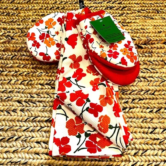 NWT Kate Spade (2) Kitchen Towels and (2) Mitts Set - Picture 1 of 4